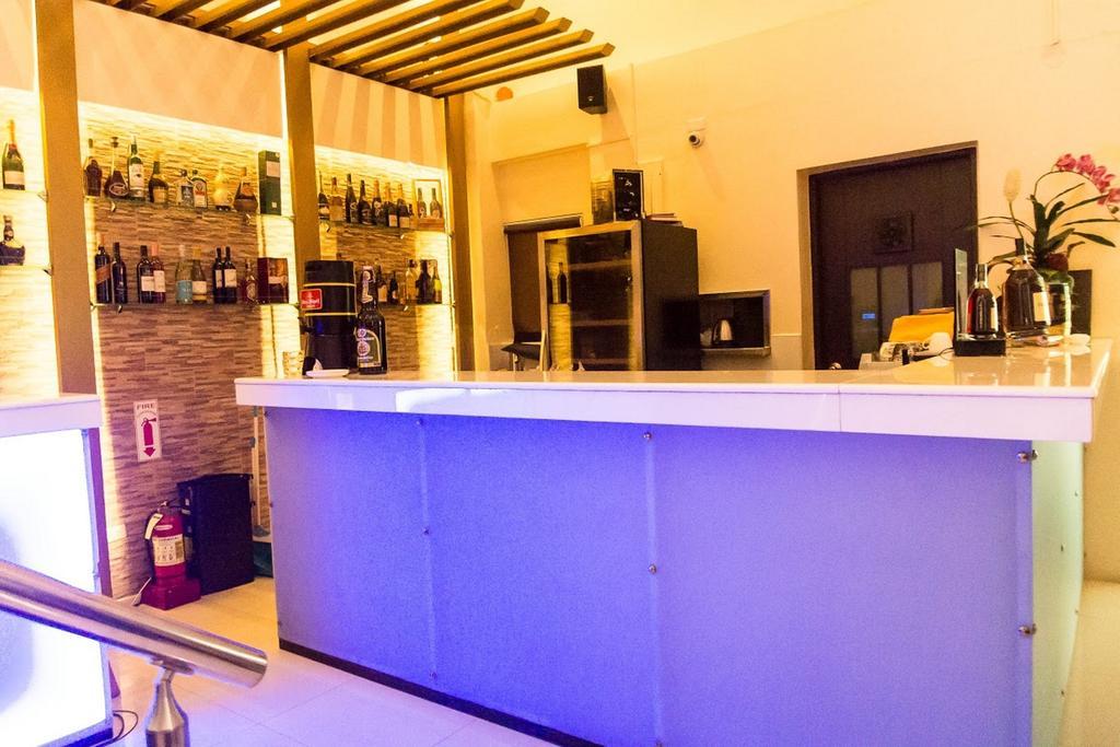 D Circle Hotel Manilla Buitenkant foto