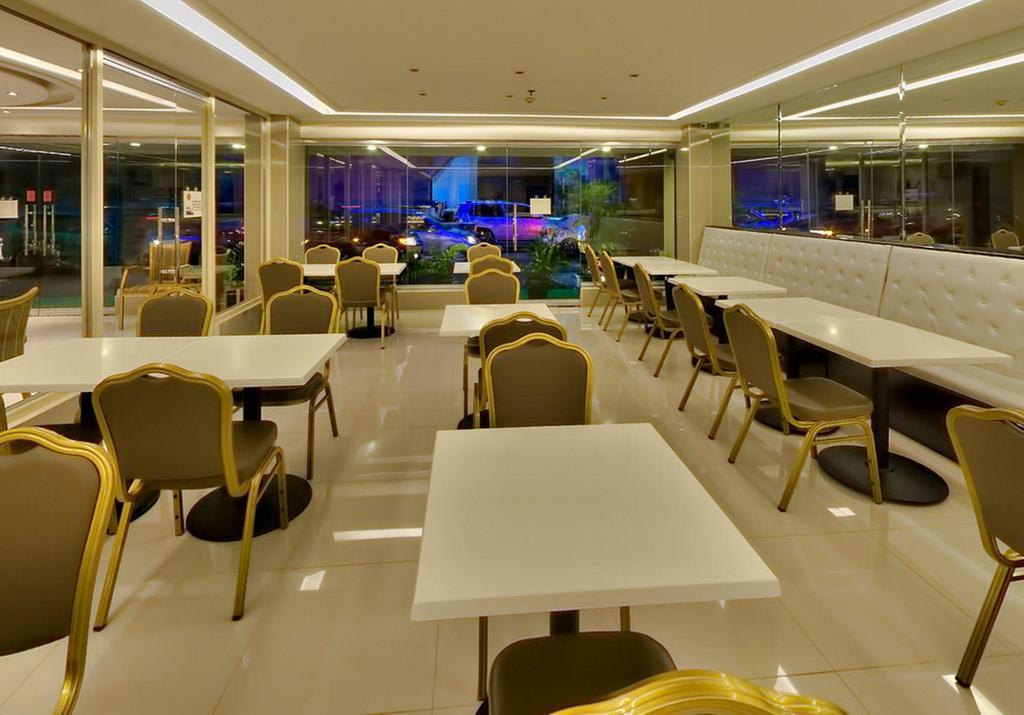 D Circle Hotel Manilla Buitenkant foto