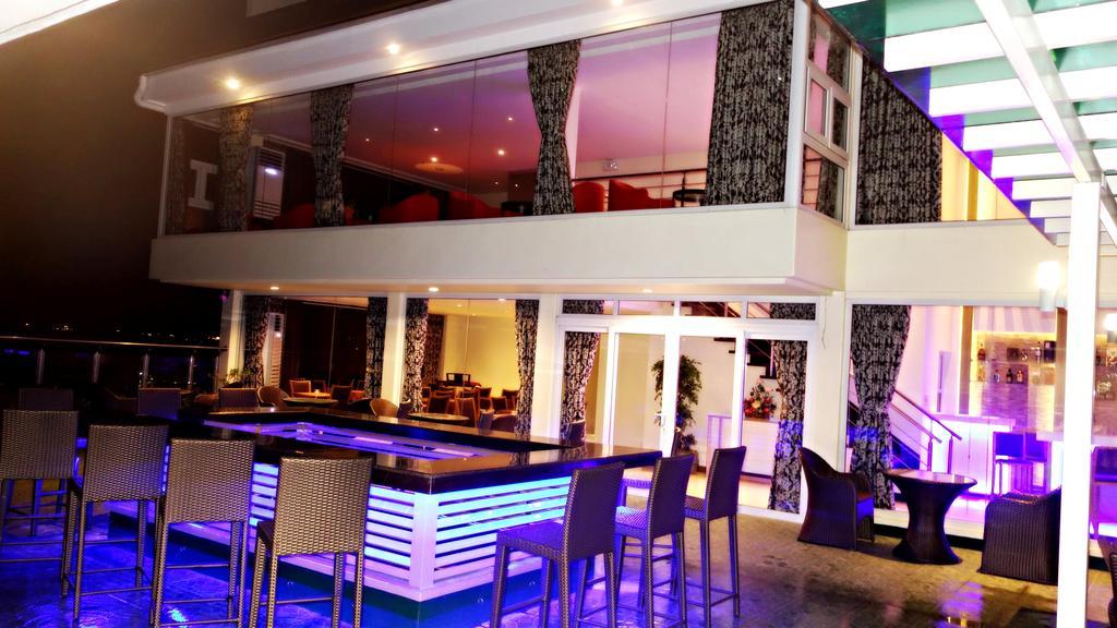 D Circle Hotel Manilla Buitenkant foto