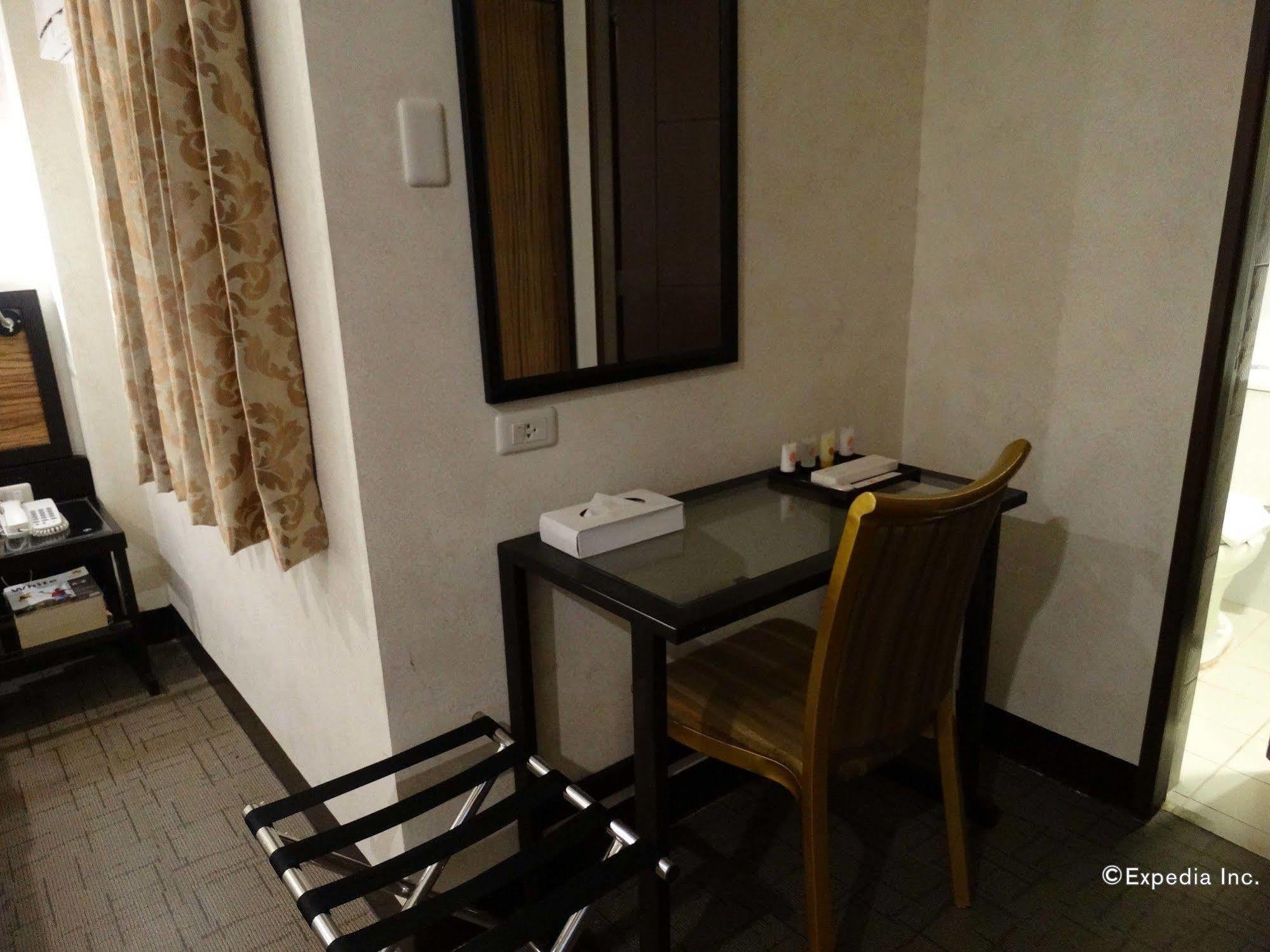 D Circle Hotel Manilla Buitenkant foto