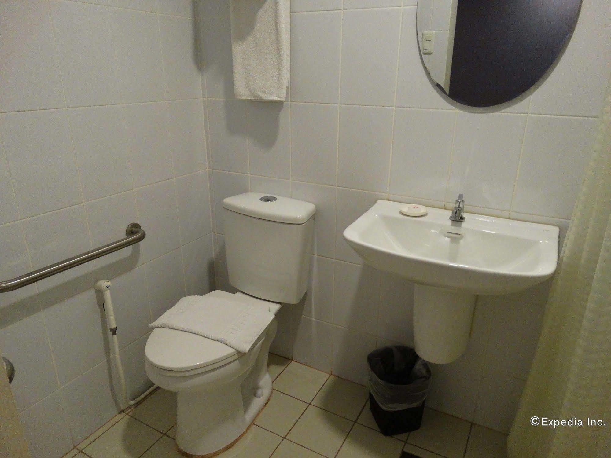 D Circle Hotel Manilla Buitenkant foto