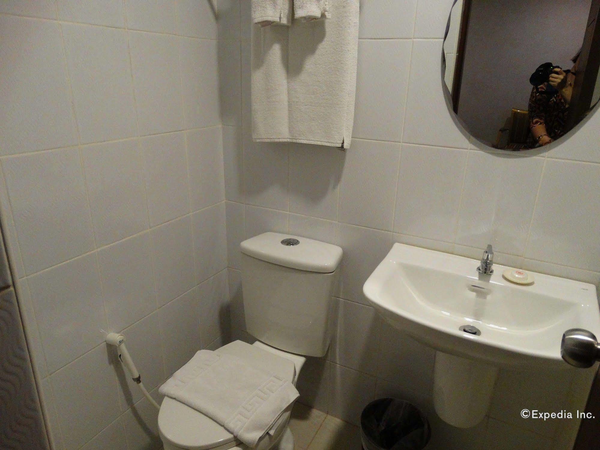 D Circle Hotel Manilla Buitenkant foto