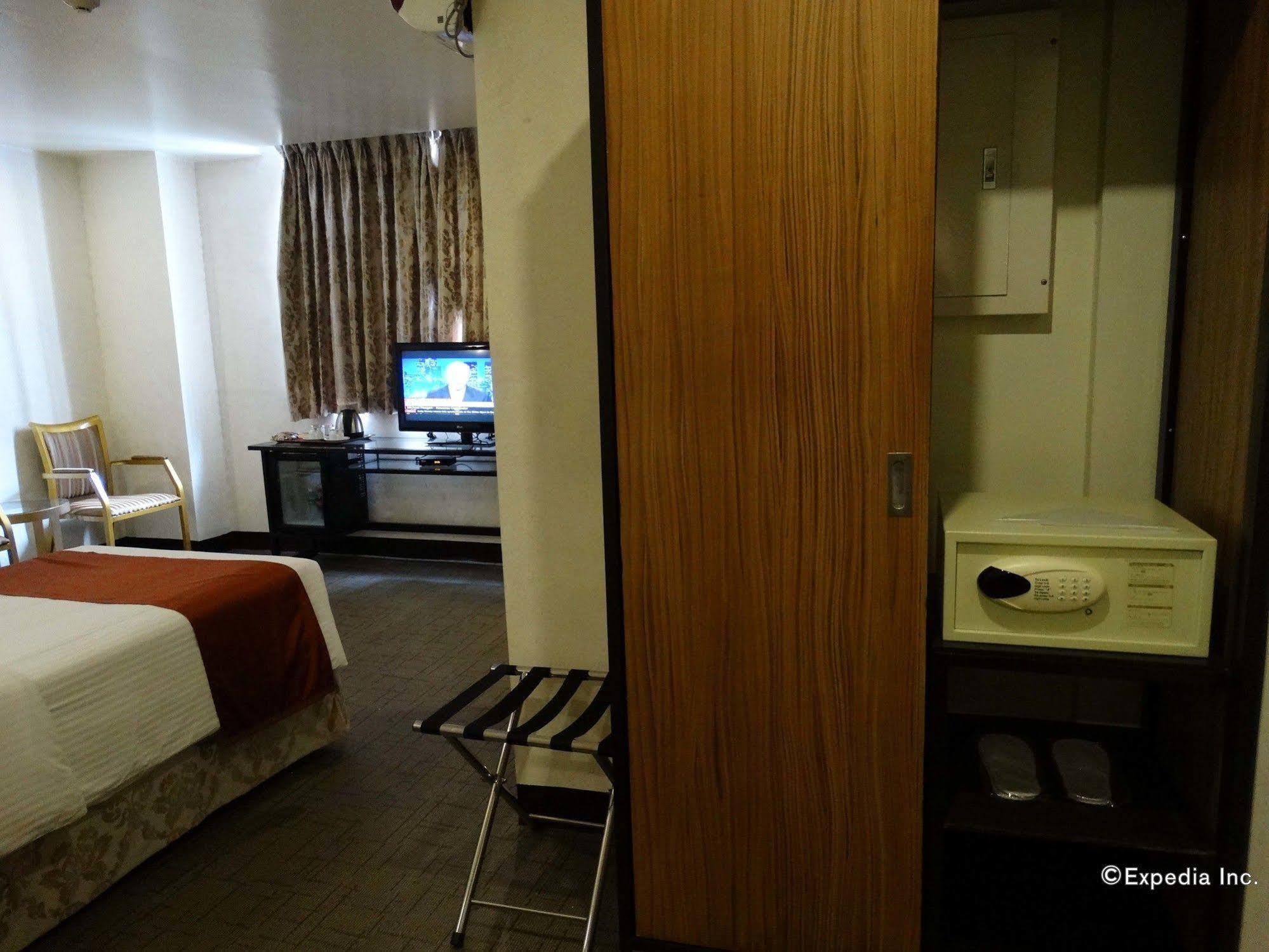 D Circle Hotel Manilla Buitenkant foto