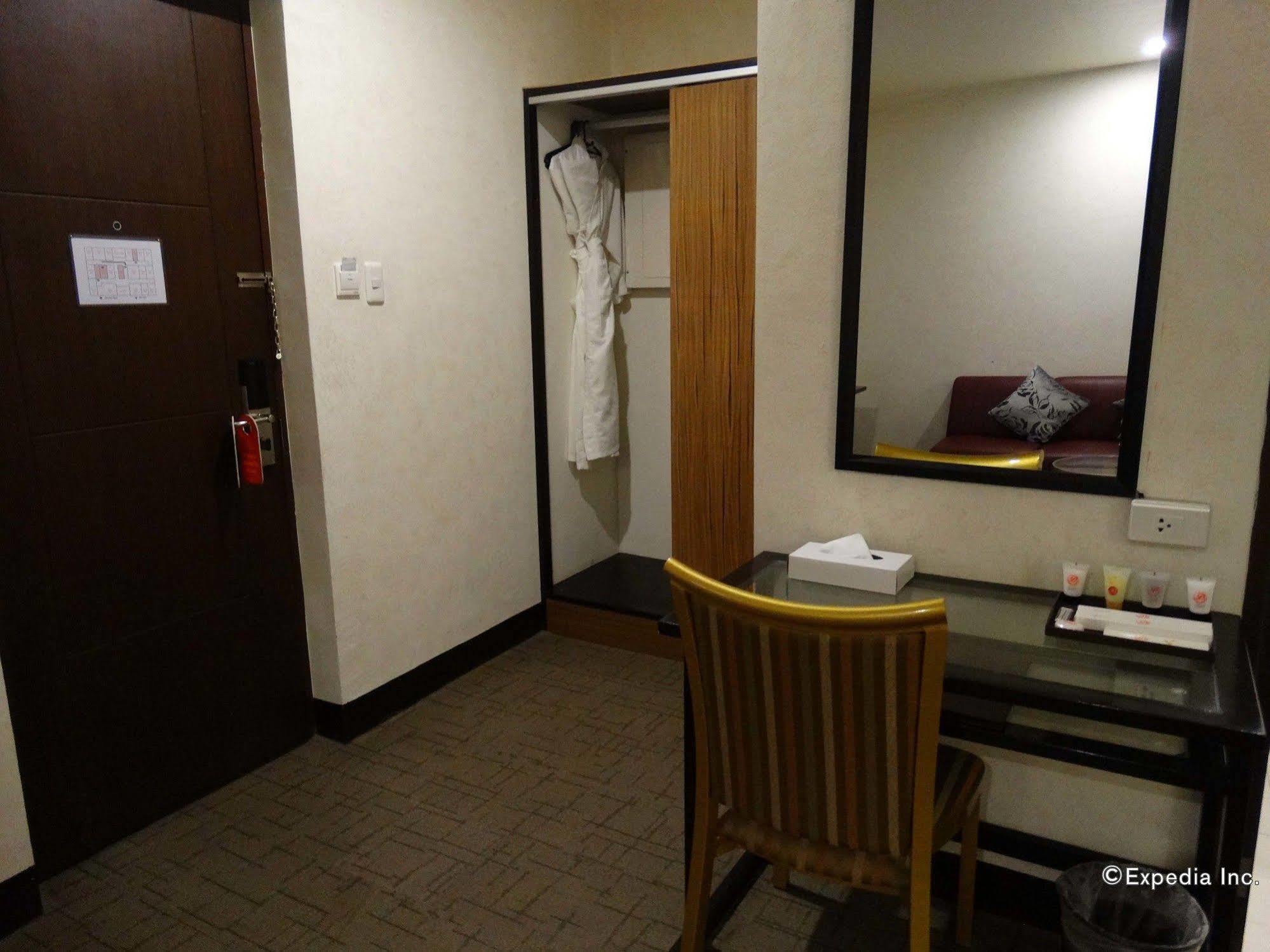 D Circle Hotel Manilla Buitenkant foto