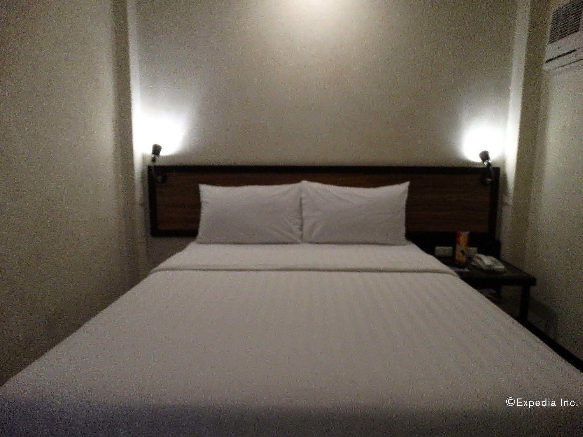 D Circle Hotel Manilla Buitenkant foto