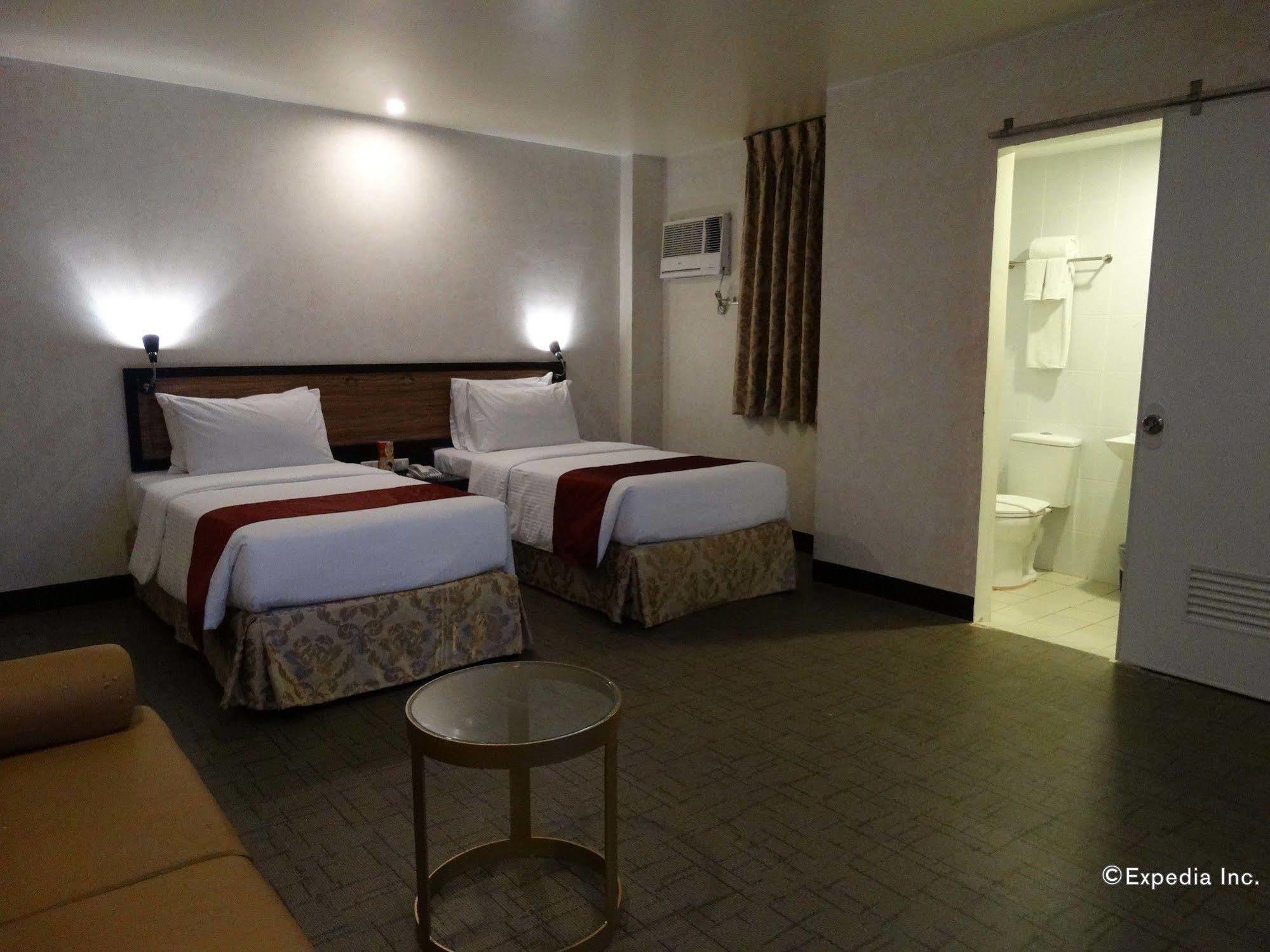 D Circle Hotel Manilla Buitenkant foto