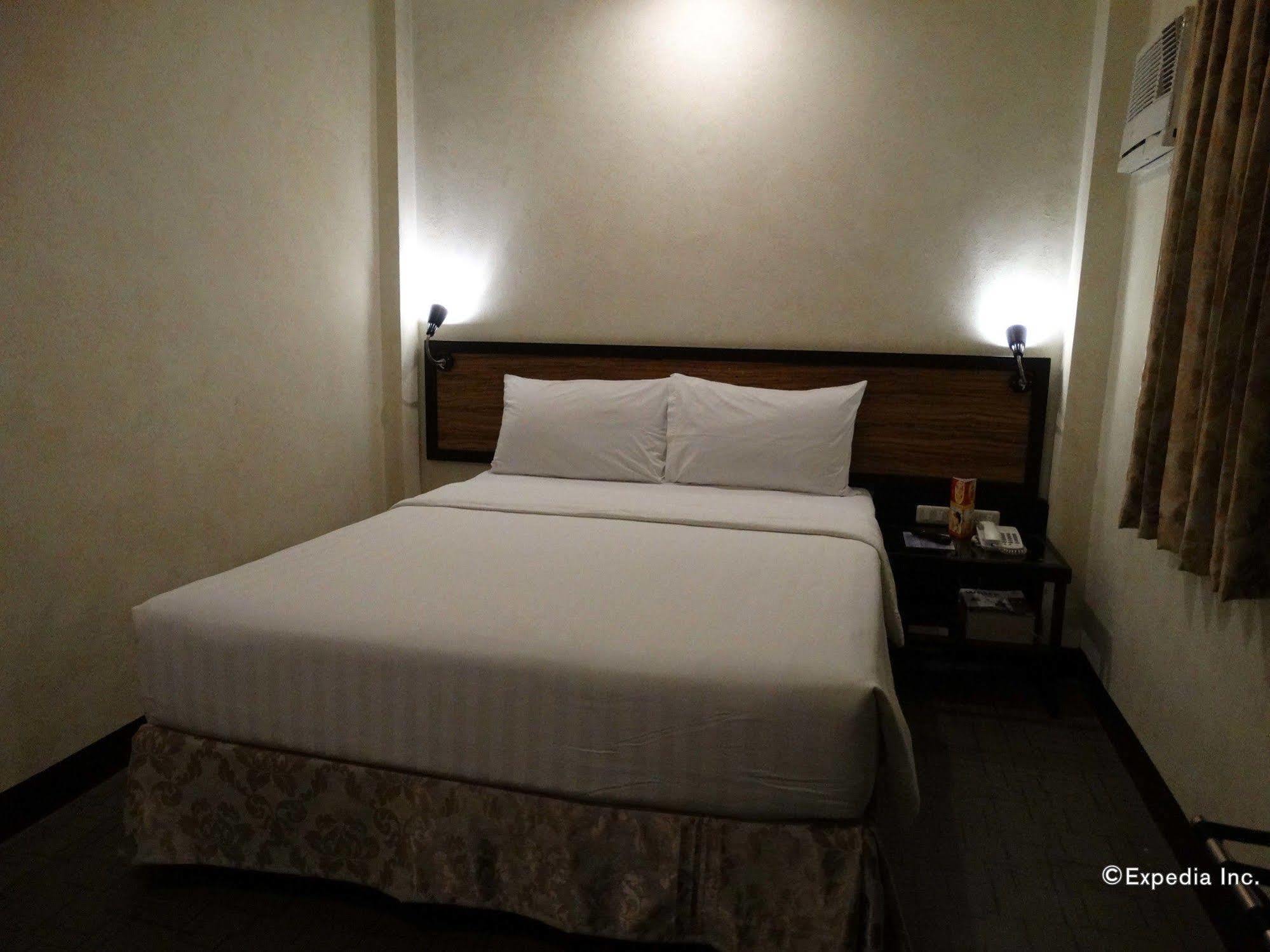 D Circle Hotel Manilla Buitenkant foto