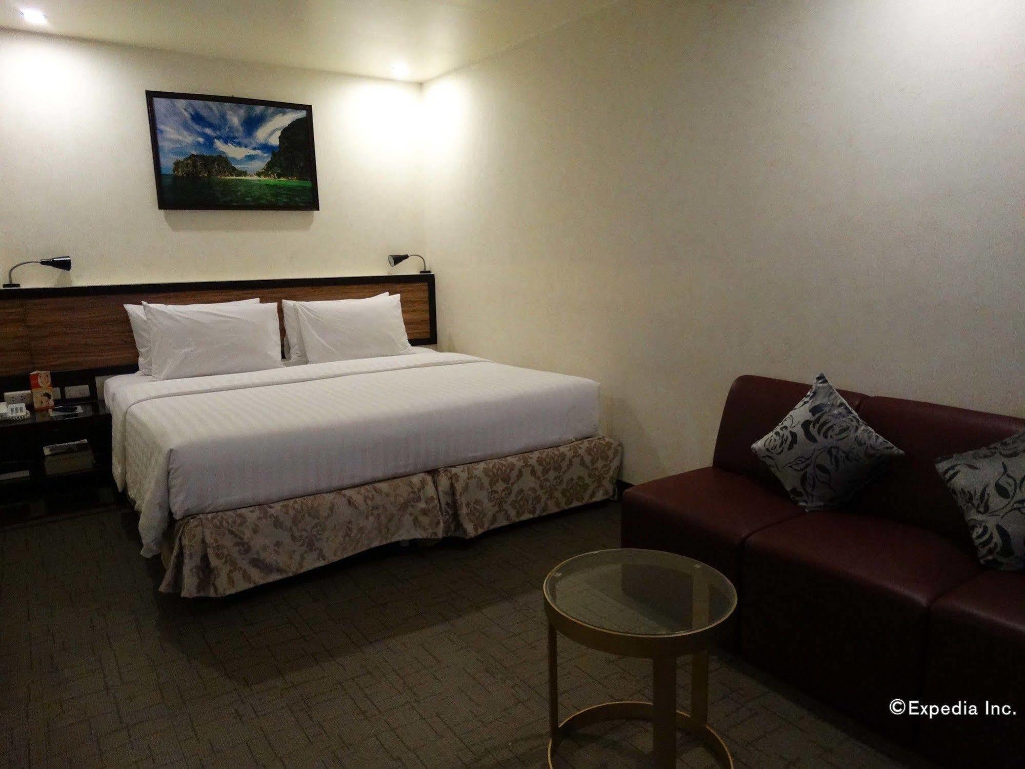 D Circle Hotel Manilla Buitenkant foto