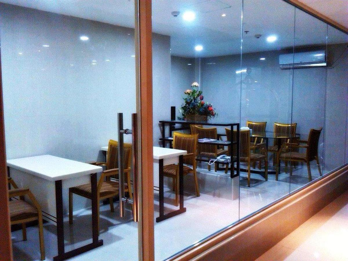 D Circle Hotel Manilla Buitenkant foto