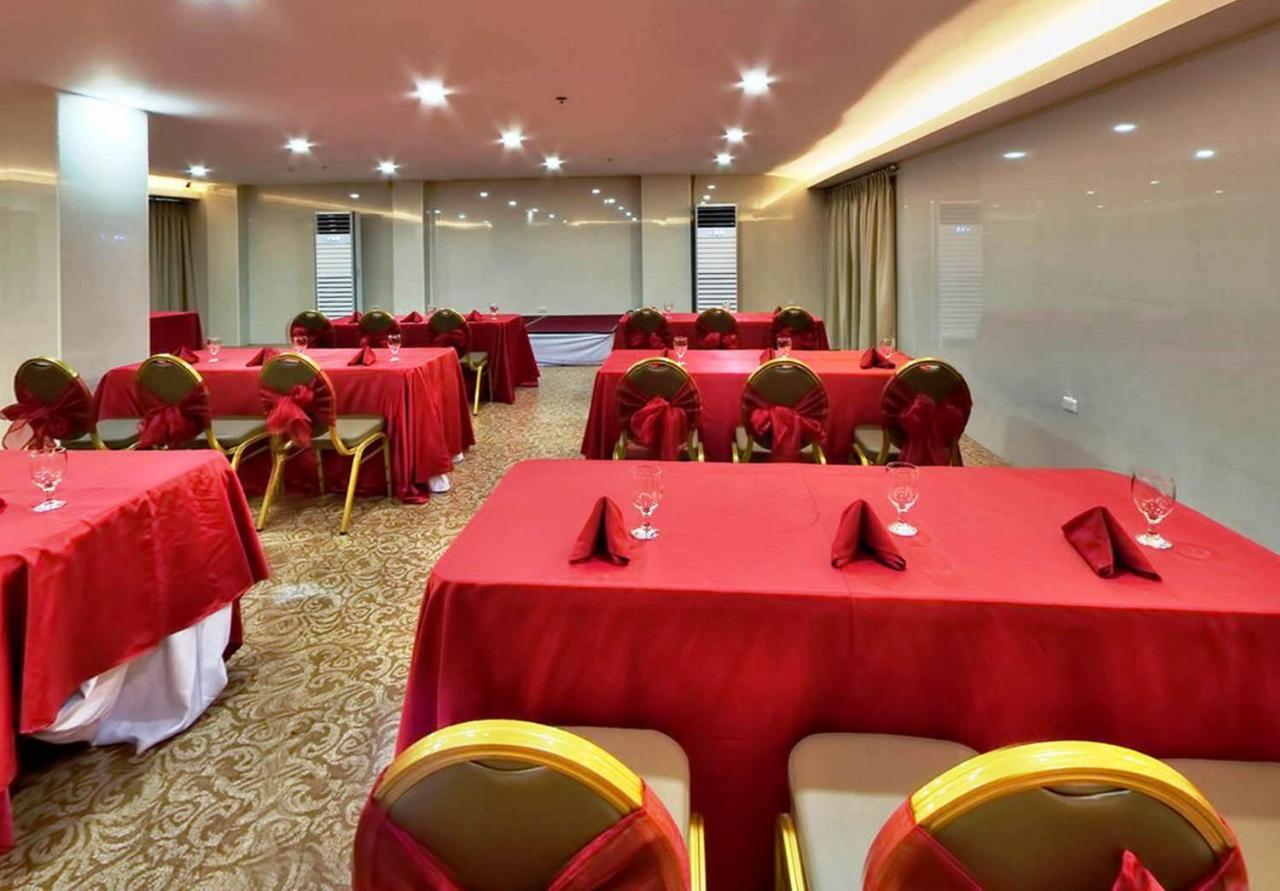 D Circle Hotel Manilla Buitenkant foto