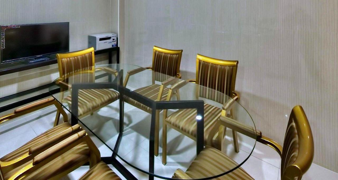 D Circle Hotel Manilla Buitenkant foto